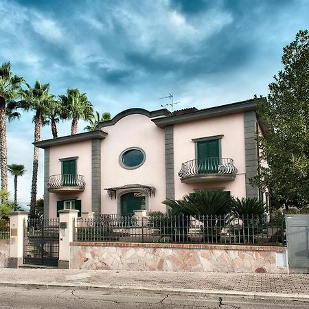 צ'יסטרנה די לטינה Villa Laura מראה חיצוני תמונה