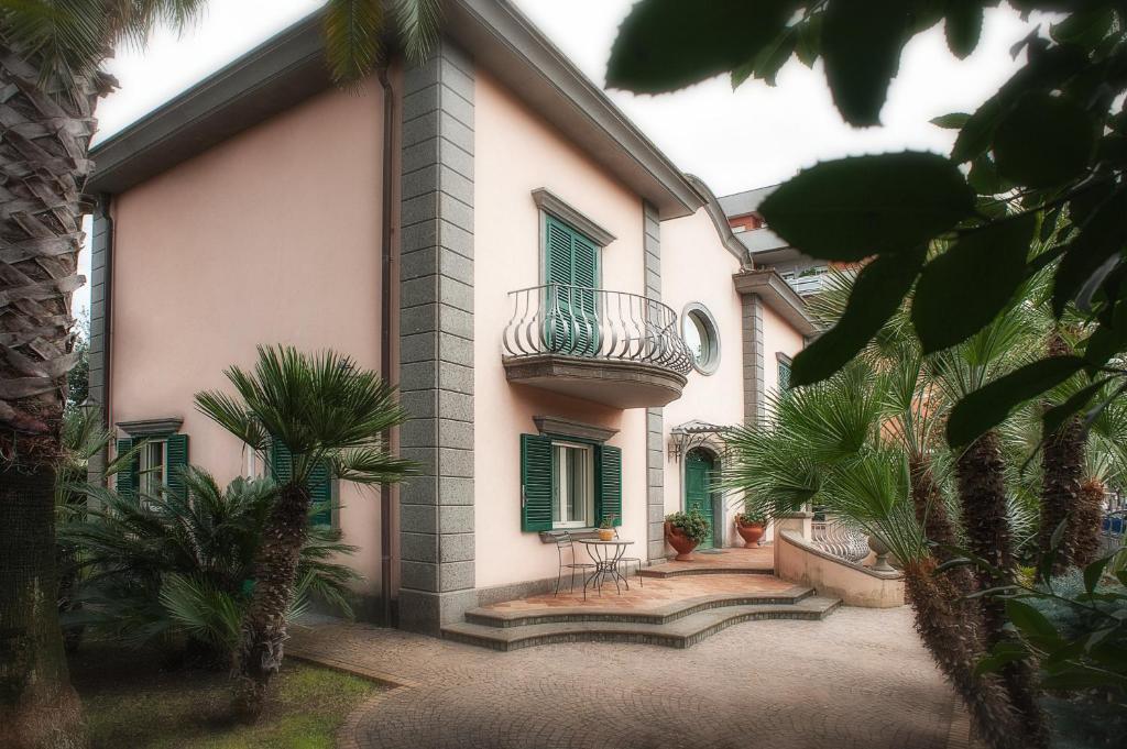 צ'יסטרנה די לטינה Villa Laura מראה חיצוני תמונה